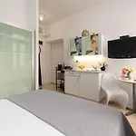 Mon *