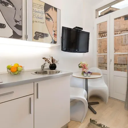 아파트 Mon 풀라